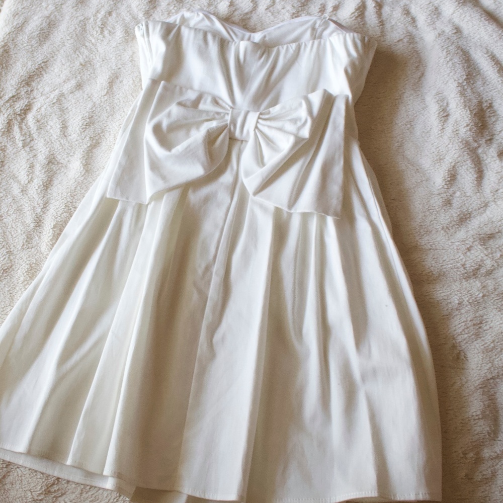 NWOT Strapless dress with bow in back from Dillard